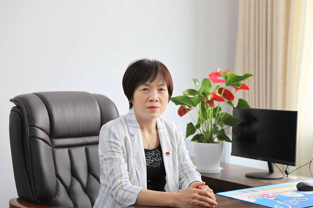 李莉